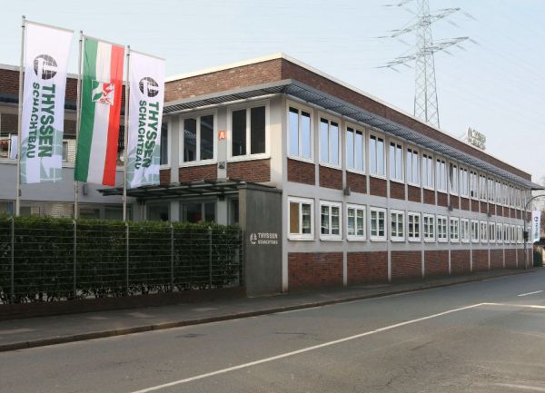 Die TS Technologie + Service GmbH ist gemeinsam mit der Muttergesellschaft THYSSEN SCHACHTBAU GmbH in Mülheim an der Ruhr auf einem weitläufigen Industriearal ansässig.