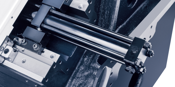 CUTEX-180 has Tail Stock available