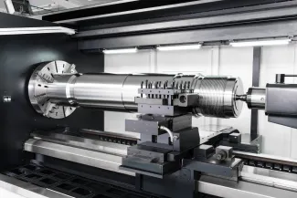 162_MEGA-110_mega110_machining2_201603_wmax2970.png